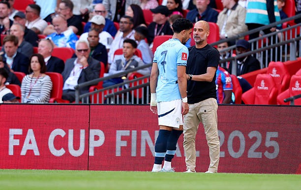 جوارديولا يمنح الضوء الأخضر لرحيل مرموش عن مانشستر سيتي 